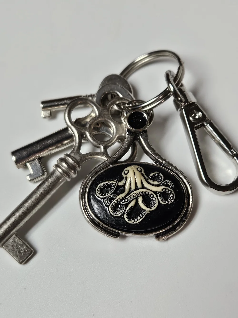 Octopus Pendant Key & Card Holder Keychain - Black